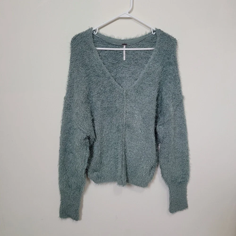 Free People Icing‎ Sweater Small Eyelash Knit V-Neck Sage Green Fuzzy Pullover
